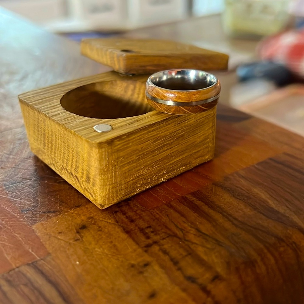 WHISKEY BARREL WOOD, METAL ring. Size 8.5 men’s